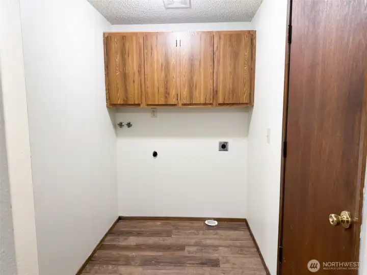 Washer/Dryer Hookups