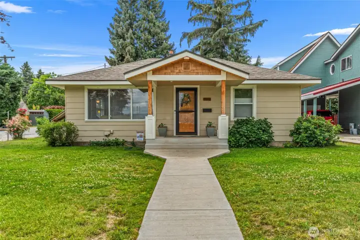 Charming Bungalow! Charming Bungalow!