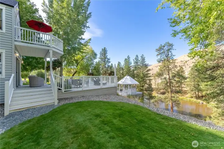 Where recreation begins and family traditions are made—swimming, fishing, and long summer days along 2,640± feet of the Methow River.