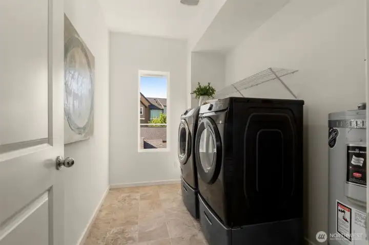 Upper level washer/dryer