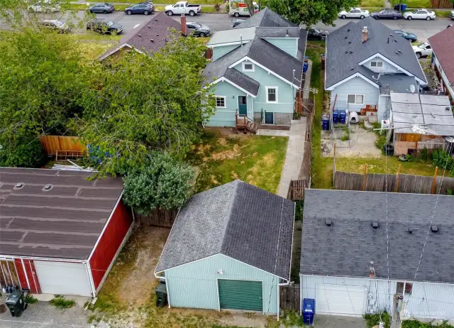Aerial view of the home/lot.