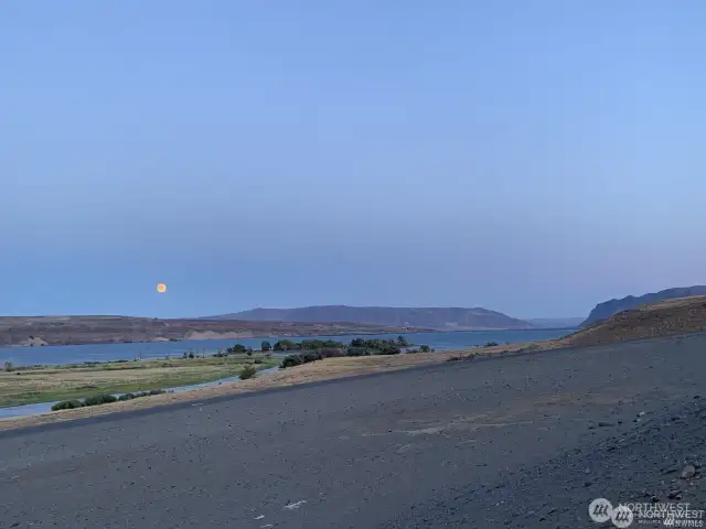 View looking over Vantage Bay towards the Wanapum Dam