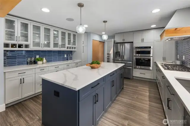 Entertainer’s dream wet bar — pour, mingle, repeat.