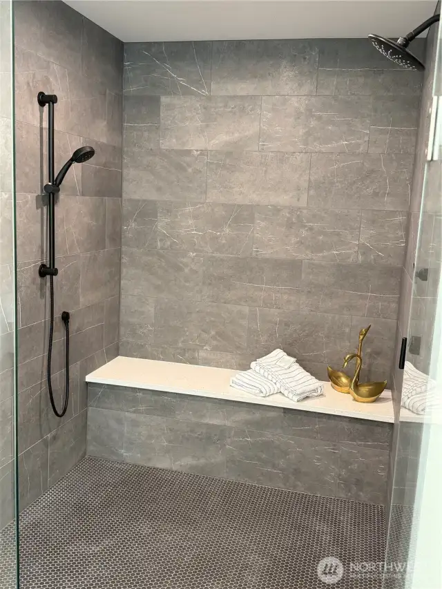 You will Love this Spa Shower with 3 Zones to help you relax and calm your mind and body.