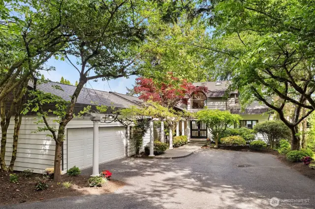Welcome home! Resort style living is beckoning you!
