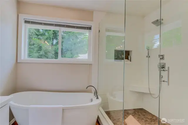 Comfortable pedestal soaking tub