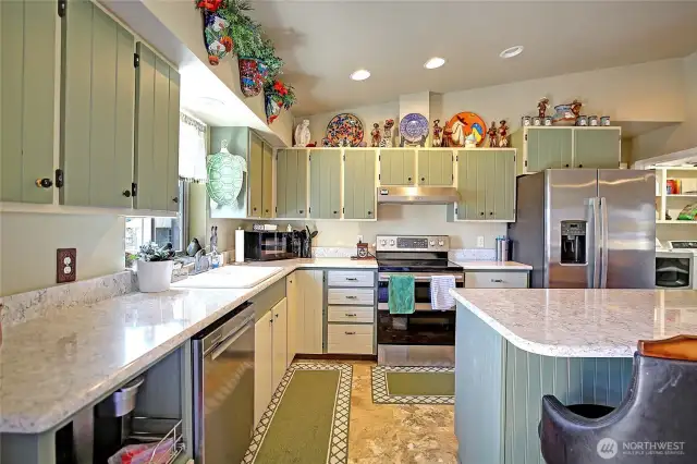 kitchen w/eating space
