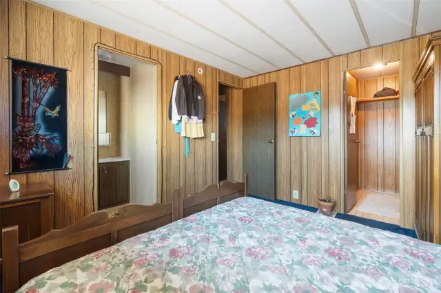 Primary with walk in closet & 1/2 bath