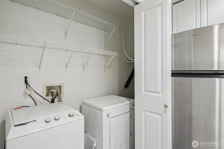 Washer/dryer with additional pantry space