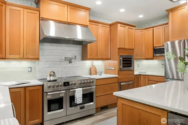 Chef's Kitchen w/ Double Oven