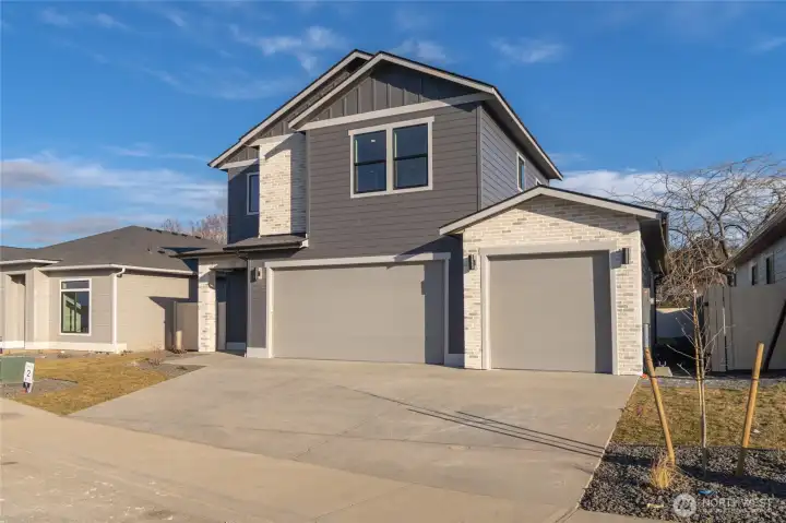 Not of actual home. Same floorplan, builder, and neighborhood.