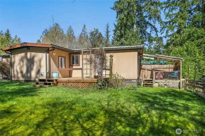 Back of home showing both decks.