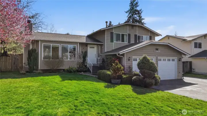 Welcome to this Bothell tri level!