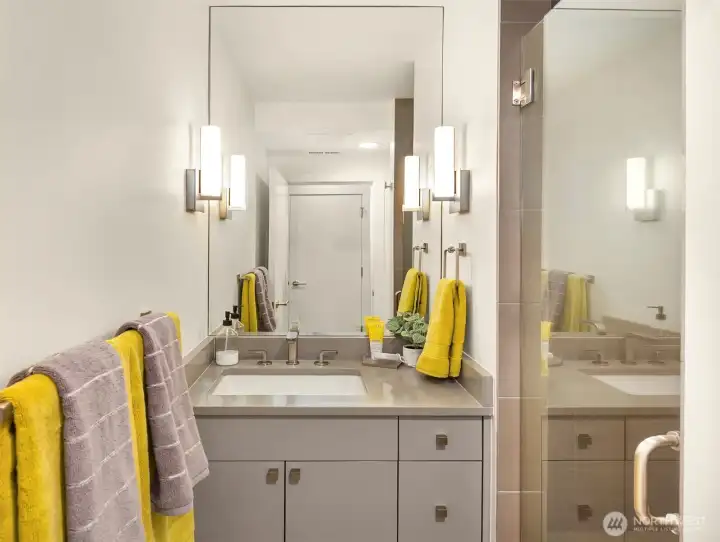 3/4 ensuite bath
