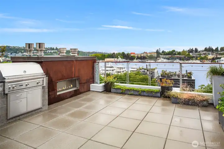 Roof top deck with built in gas bbq and fireplace. Perfect spot to view 4th of July Fireworks, or just enjoy the lazy days of summer