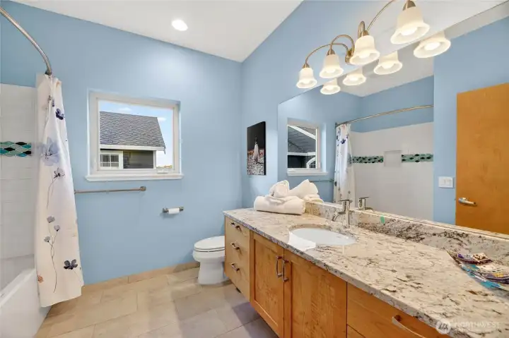 The full bath on the upper level.
