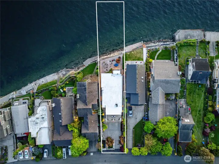 The property includes owned tidelands, a rare waterfront privilege. Lot lines are approximate.