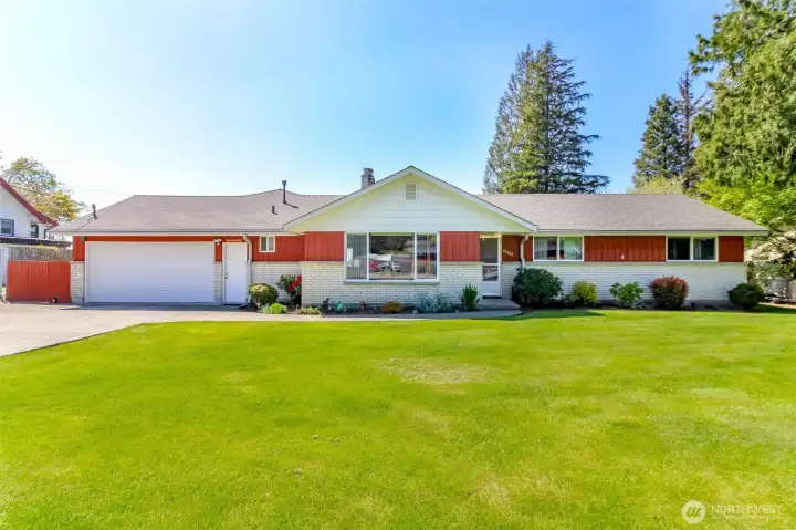 Welcome Home! 2500 SqFt Rambler