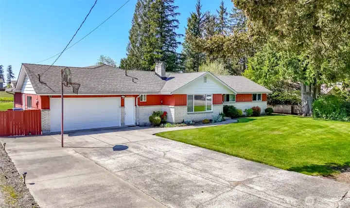 Attached 2 Car Garage plus RV and Driveway Parking