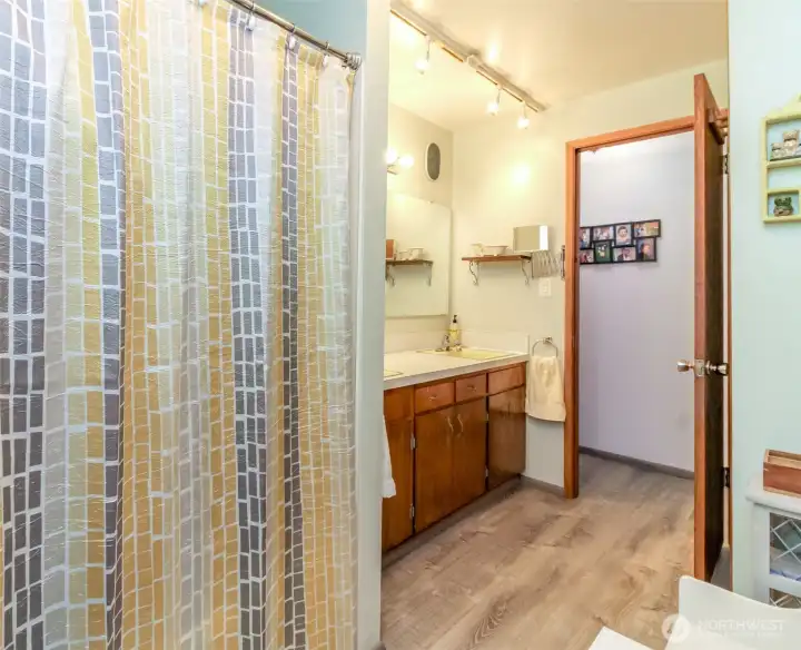 Double vanity and shower/tub combo in the main bathroom.