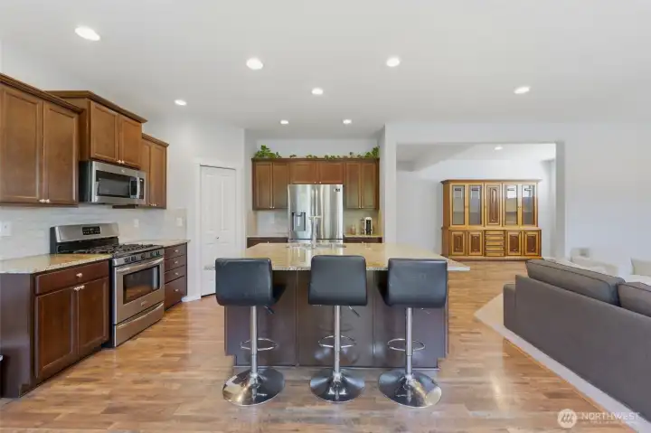 Spacious kitchen with beautiful quartz counter tops