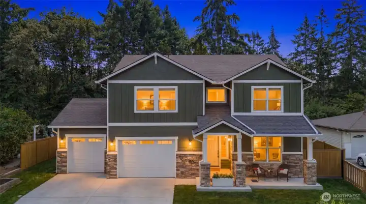 Welcome to this better than new exceptional home built in 2023 with 4 bedrooms, 2.5 bath, bonus, den and great room in desirable Eastgate neighborhood Welcome to this better than new exceptional home built in 2023 with 4 bedrooms, 2.5 bath, bonus, den and great room in desirable Eastgate neighborhood