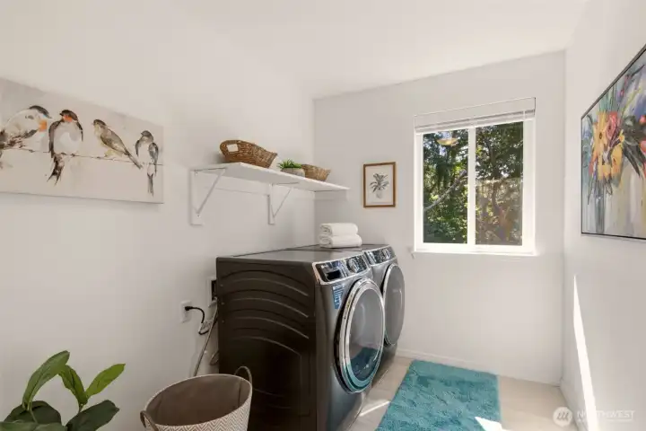 Spcious laundry room on upper level Spcious laundry room on upper level