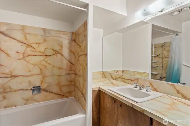 Main Level Bath with tub