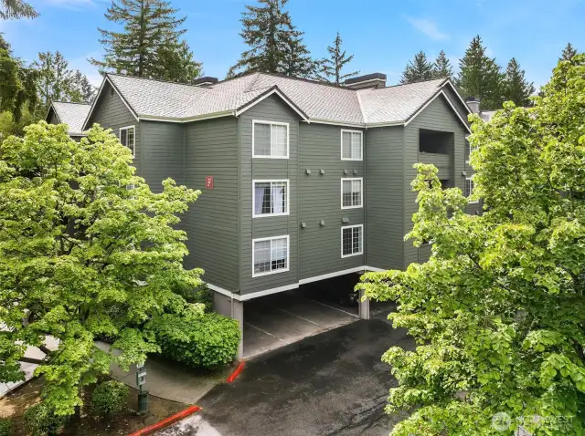 Welcome to this bright & well maintained condo in the sought-after Country Club Estates of Mill Creek.
