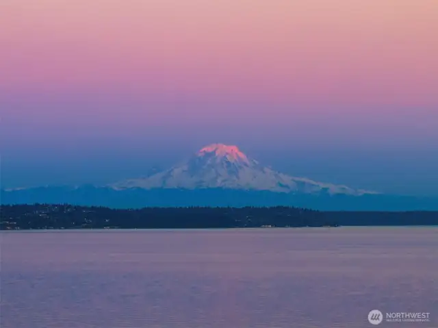 Panoramic vistas from Mount Rainier to Seattle’s skyline.