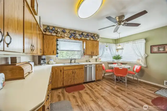 Kitchen, All wood cabinets, All newer smart appliances.