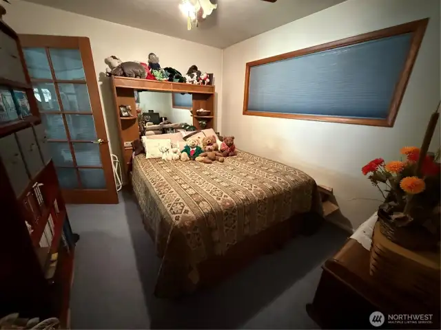Guest bedroom