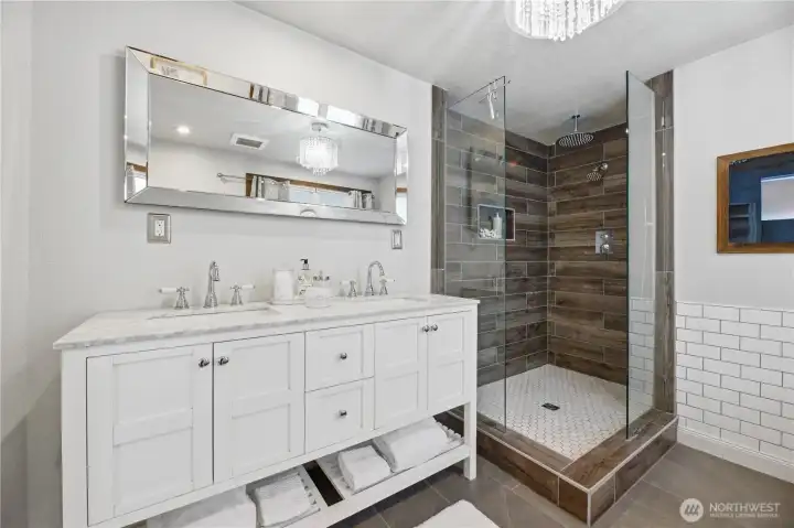 Double sinks, quartz counters