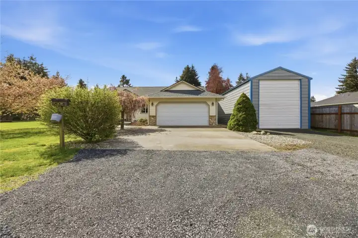 Large detached shop/garage