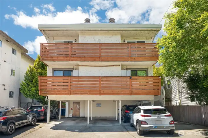 Convenient Ballard location