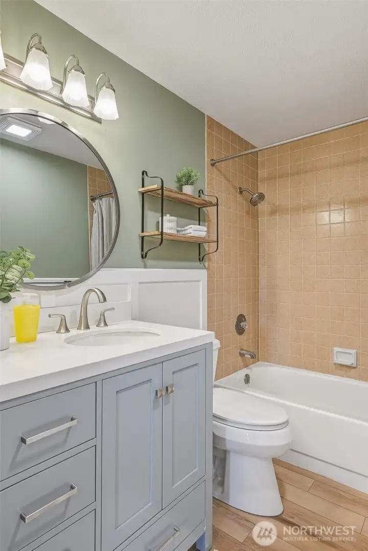 Full guest bathroom