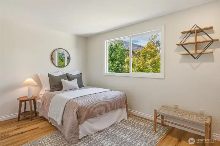 Versatile guest room