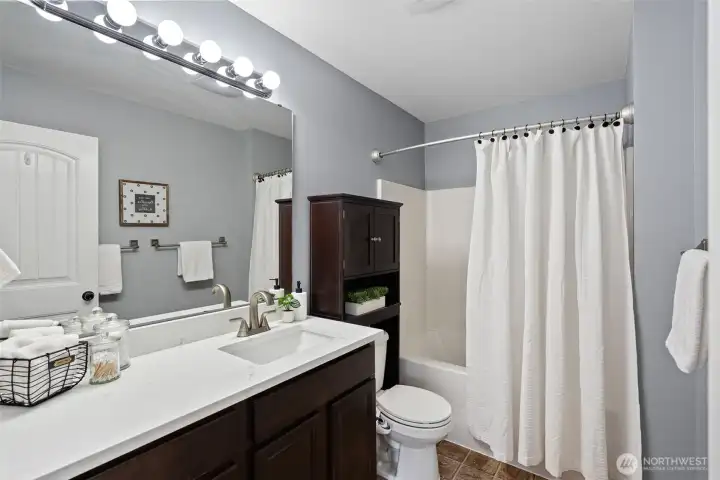Primary en-suite fully bathroom