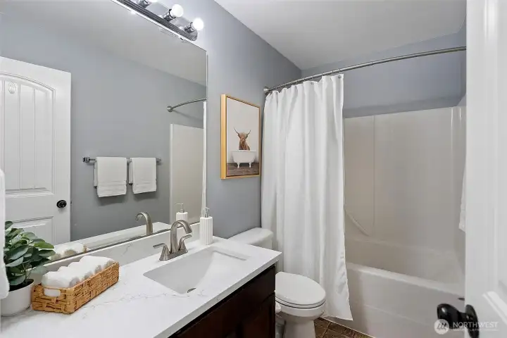 Upstairs hallway full bathroom