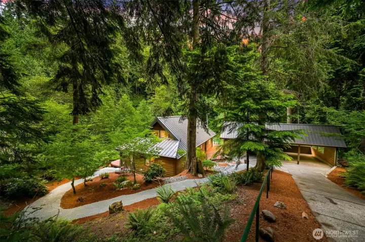 Welcome home to 21 Austin Creek! Comfort and privacy meet in your own retreat surrounded by the creek below. Welcome home to 21 Austin Creek! Comfort and privacy meet in your own retreat surrounded by the creek below.