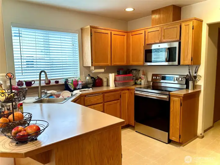 Light-filled kitchen with a extended breakfast bar overlooking the dining room. Light-filled kitchen with a extended breakfast bar overlooking the dining room.