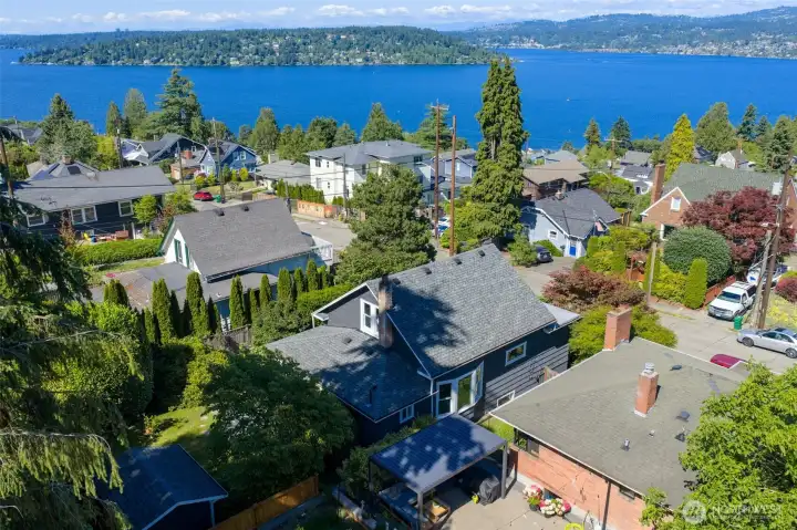 Lake Washington with Mercer Island, in the backdrop.