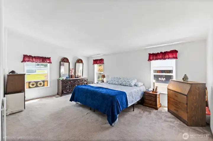 Primary Suite w/adjacent sitting room