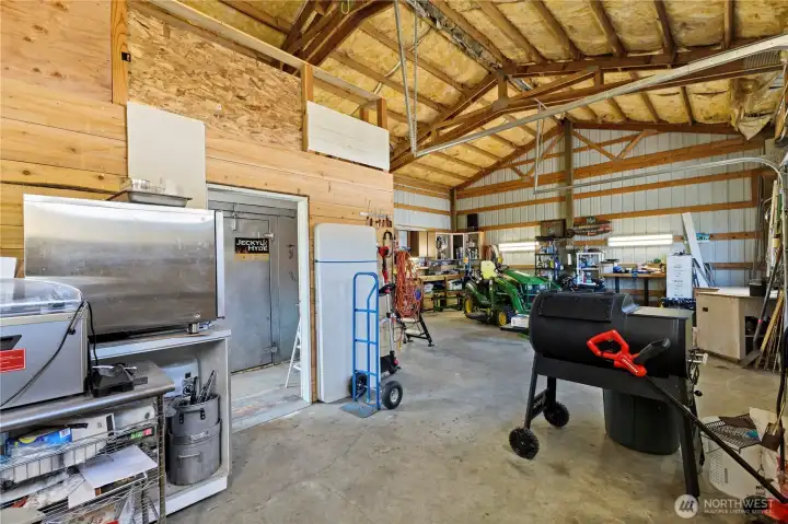 Massive shop w/walk-in refrigerator