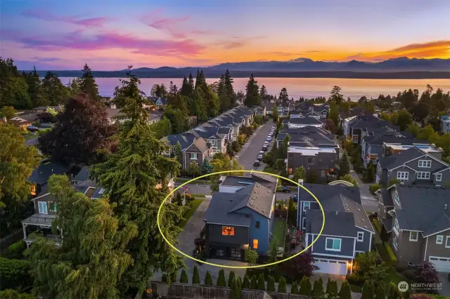 The best positioned home in Briarcliff with views of downtown Seattle and Mt. Rainier.  Short distance to Discovery Park and Puget Sound!