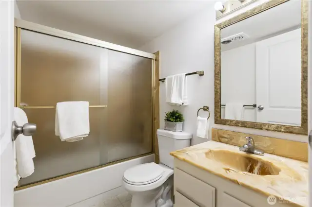 Good sized full bathroom 2 off hallway for guest newly updated also
