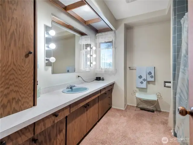 2nd Bathroom