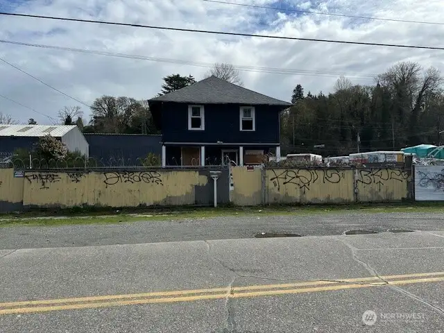 Large lot located in highly sought out Kent area