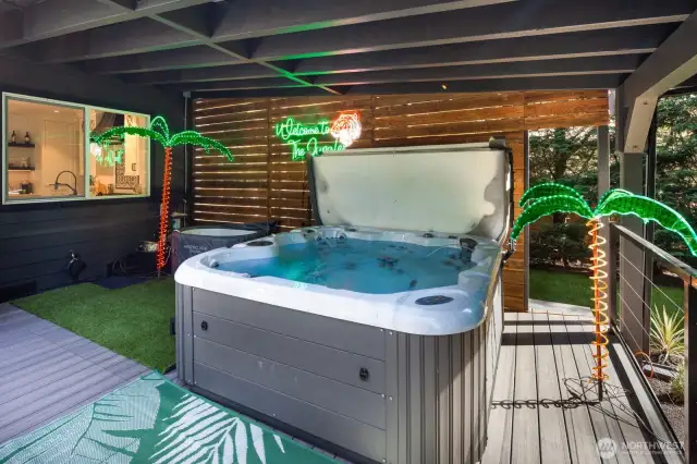 8 person COAST SPA Hot Tub Included w/cold plunge