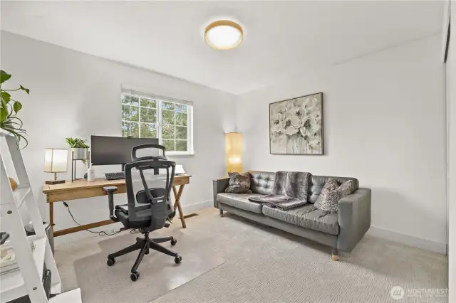 Upper level additional bedroom (or office)